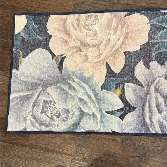 Ruggable Runner: Midnight Peony - Picture 4 of 7